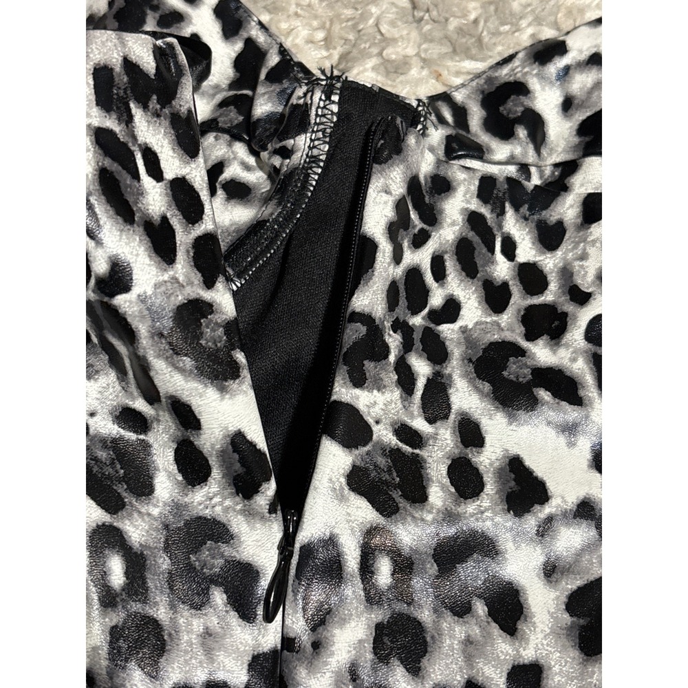 PrettyLittleThing Bodysuit US 6 grey Leopard Print Snap faux leather NWOT - Picture 4 of 6